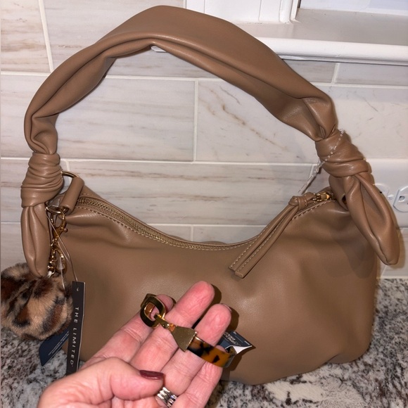 THE LIMITED BUNDLE BAG BRACELET POM CHARM - Picture 2 of 5